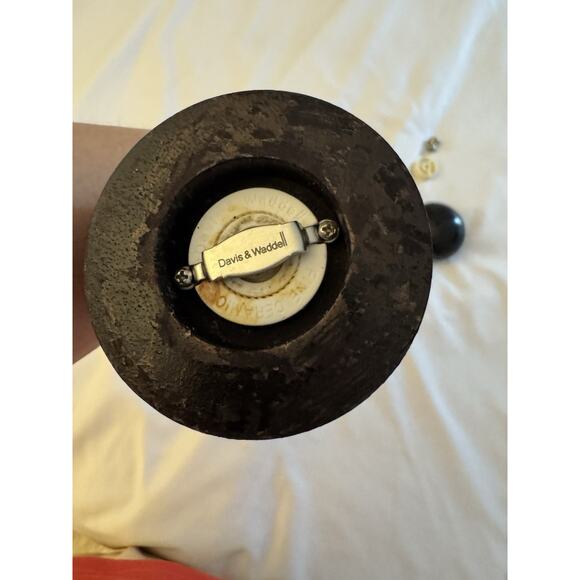 Davis & Waddell Salt Grinder Shaker Black Large Oversized Kitchen Classic Home - Picture 3 of 7